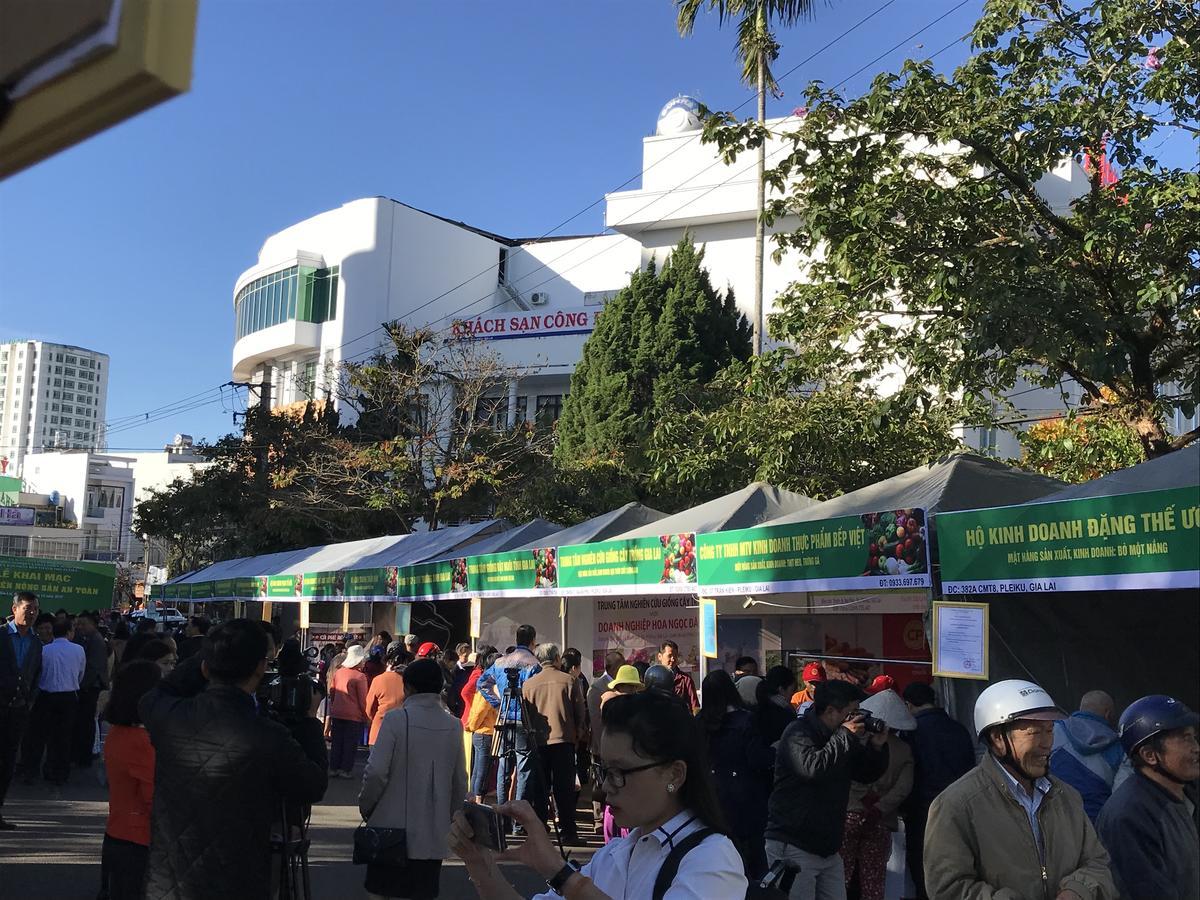 Cong Doan Gia Lai Hotel Pleiku Kültér fotó